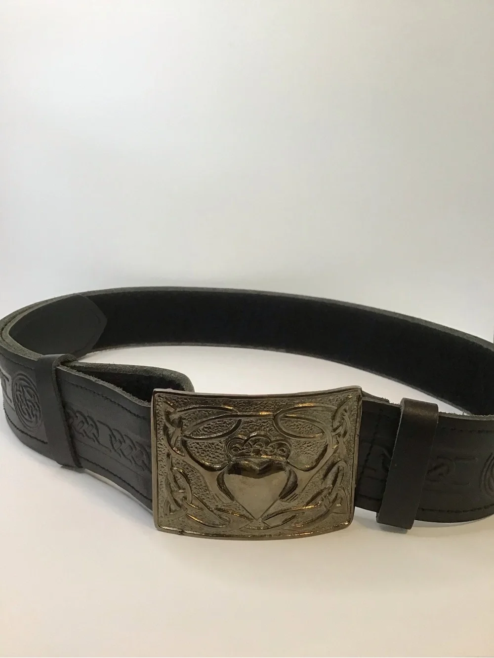 KILT BELT Men's Black Embossed Leather Belt with Celtic Heart Buckle NEW